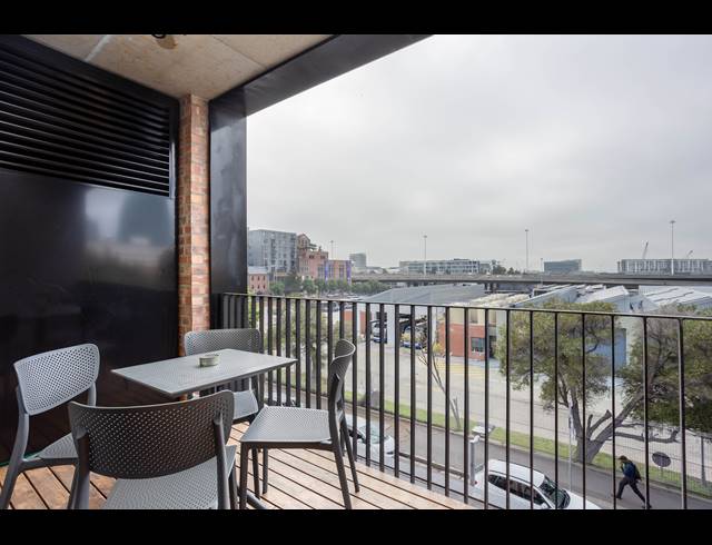 2 BEDROOM APARTMENT TO LET IN DE WATERKANT